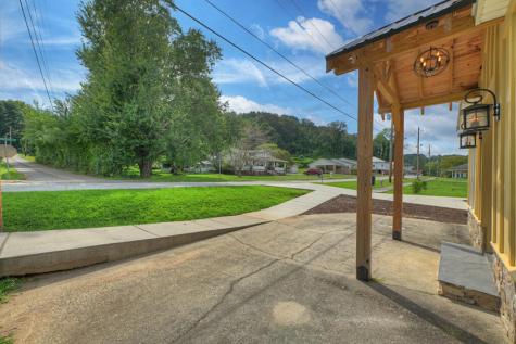 265 E Tennessee Avenue Mccaysville GA 30555