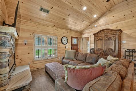 265 E Tennessee Avenue Mccaysville GA 30555
