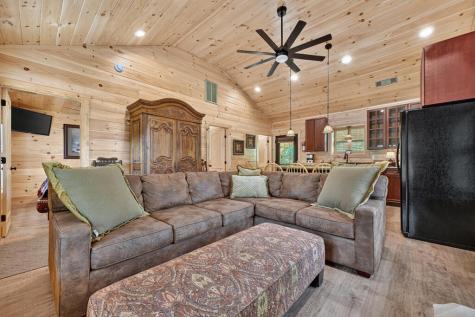 265 E Tennessee Avenue Mccaysville GA 30555