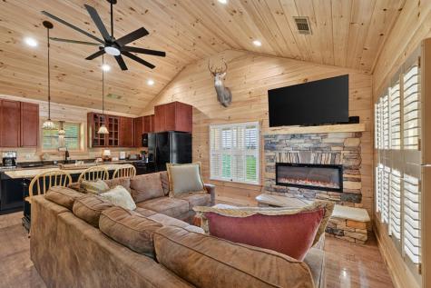 265 E Tennessee Avenue Mccaysville GA 30555