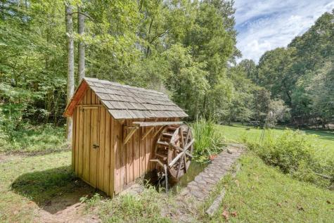 1631 Woods Valley Road Young Harris GA 30582