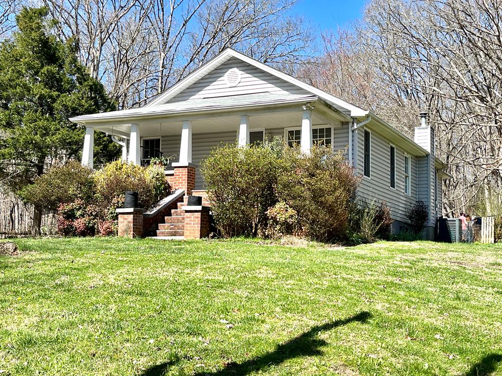 27 Davis Hill Street Hayesville NC 28904