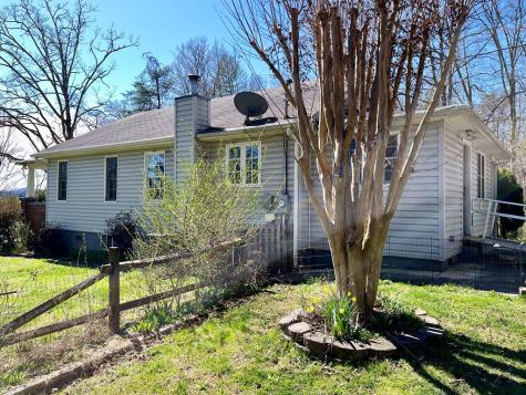 27 Davis Hill Street Hayesville NC 28904