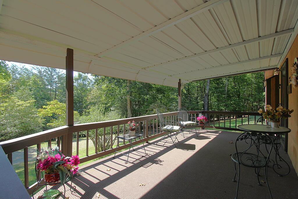 46 Arthur Ridge Brasstown NC 28902