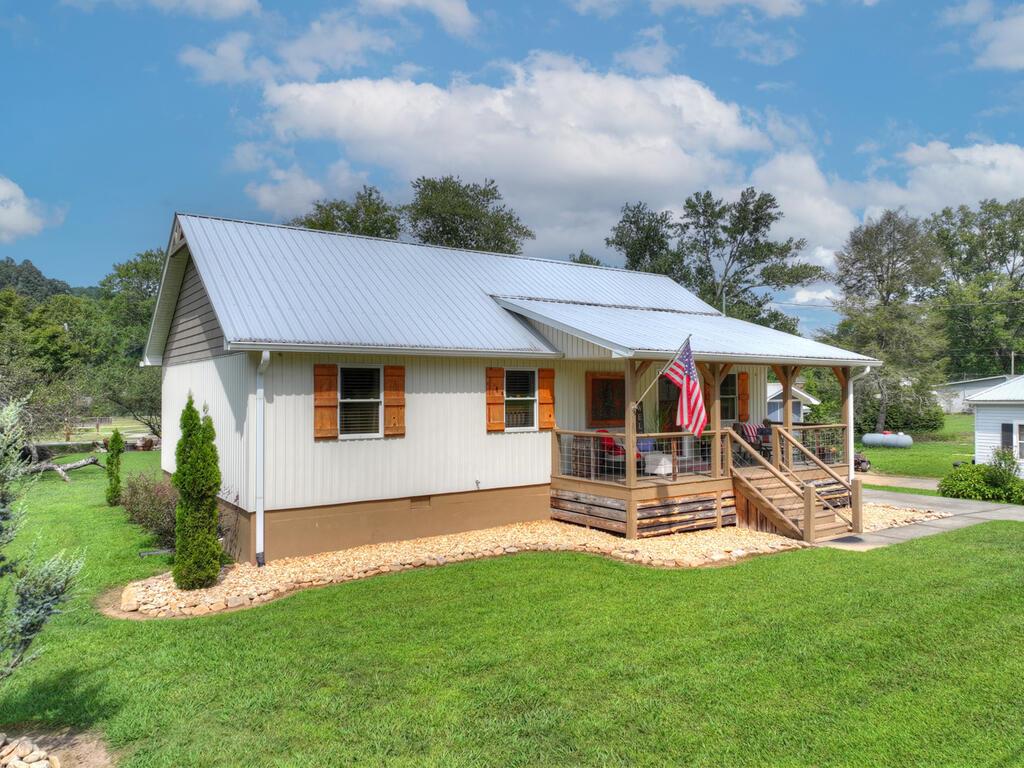 285 E Tennessee Avenue Mccaysville GA 30555