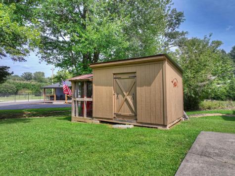 285 E Tennessee Avenue Mccaysville GA 30555