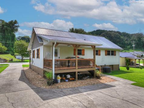 285 E Tennessee Avenue Mccaysville GA 30555