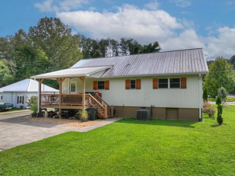 285 E Tennessee Avenue Mccaysville GA 30555