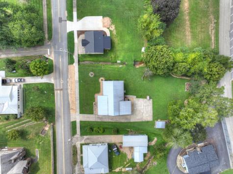 285 E Tennessee Avenue Mccaysville GA 30555
