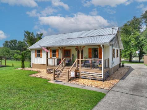 285 E Tennessee Avenue Mccaysville GA 30555