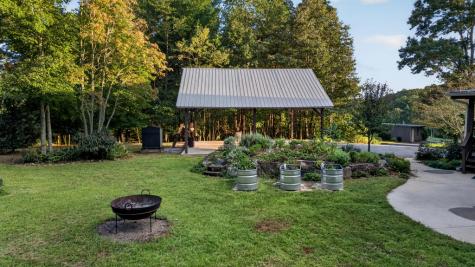 210 W Pierceville Road Mccaysville GA 30555