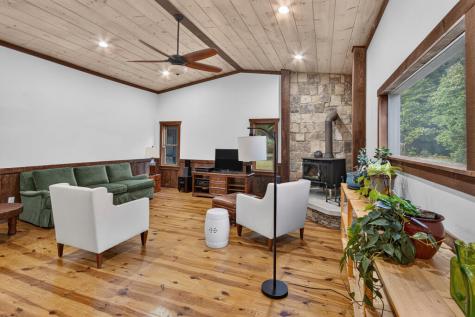 210 W Pierceville Road Mccaysville GA 30555