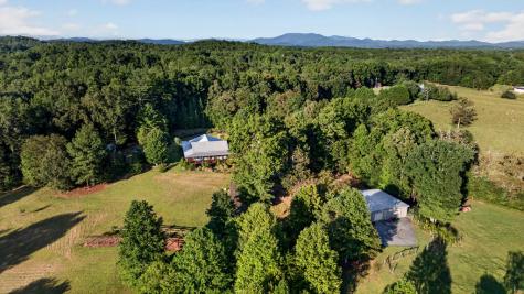 210 W Pierceville Road Mccaysville GA 30555