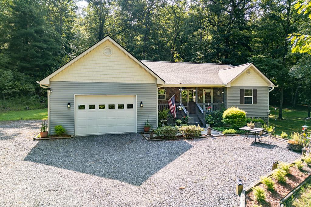 6109 Martin Heights Drive Young Harris GA 30582