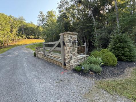 78 Hilltop Way Mineral Bluff GA 30559