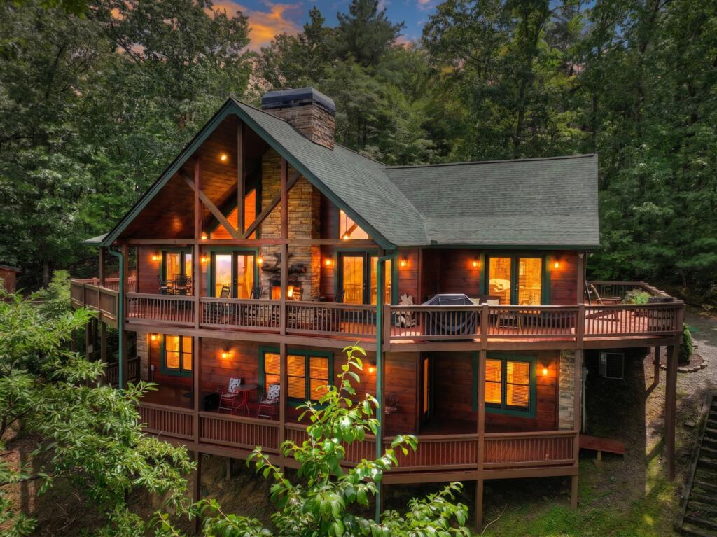 1579 Mangums Trail Blue Ridge GA 30513
