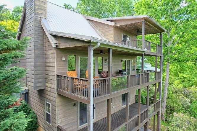 684 Kanuga Street Hiawassee GA 30546
