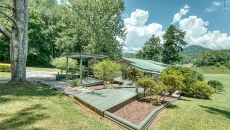 55 Chatuge Village Drive Hayesville NC 30546
