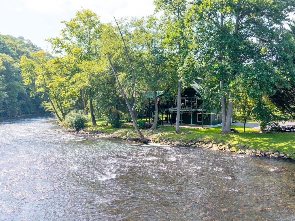 322 Theron Mccray Road Hayesville NC 28904