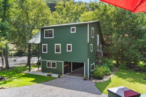 322 Theron Mccray Road Hayesville NC 28904