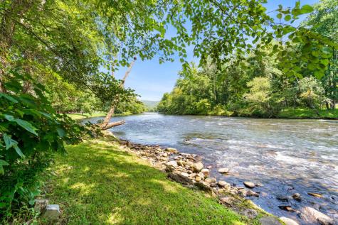 322 Theron Mccray Road Hayesville NC 28904