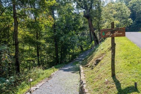 207 Utana Bluffs Trail Ellijay GA 30540