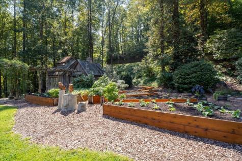 207 Utana Bluffs Trail Ellijay GA 30540