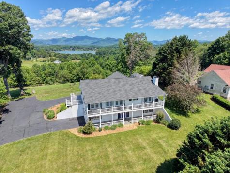 2112 J V Ledford Road Young Harris GA 30582