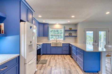 2112 J V Ledford Road Young Harris GA 30582