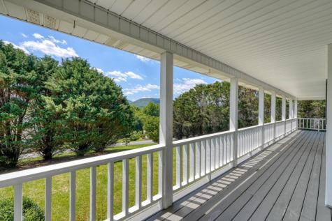 2112 J V Ledford Road Young Harris GA 30582