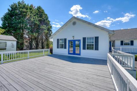 2112 J V Ledford Road Young Harris GA 30582