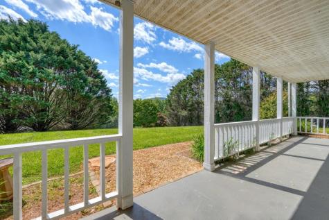 2112 J V Ledford Road Young Harris GA 30582