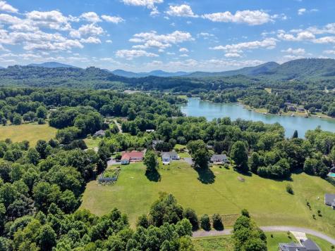 2112 J V Ledford Road Young Harris GA 30582