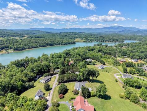 2112 J V Ledford Road Young Harris GA 30582