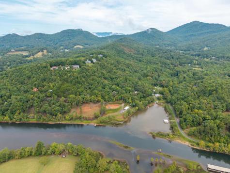 2103 Pooh Corner Hiawassee GA 30546