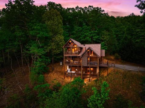 273 Deer Crest Heights Blue Ridge GA 30513