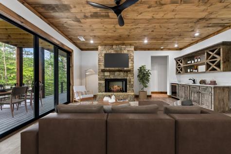 65 Wolf Creek Heights Mineral Bluff GA 30559