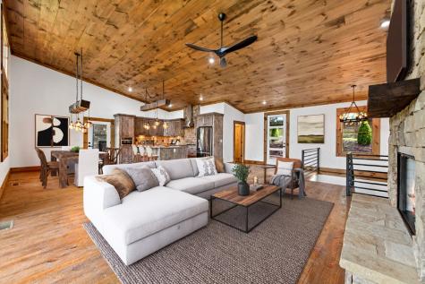 65 Wolf Creek Heights Mineral Bluff GA 30559