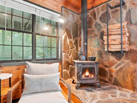 220 Oak Loop Mineral Bluff GA 30559