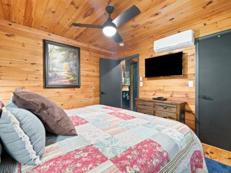 220 Oak Loop Mineral Bluff GA 30559