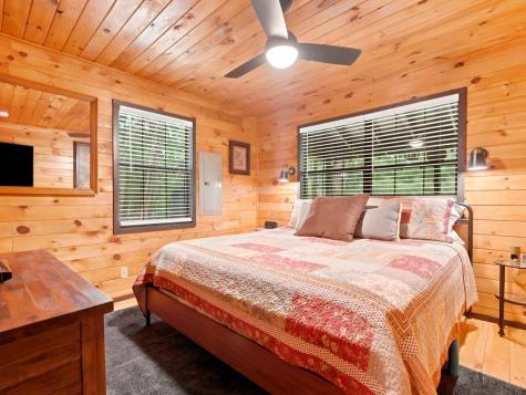 220 Oak Loop Mineral Bluff GA 30559