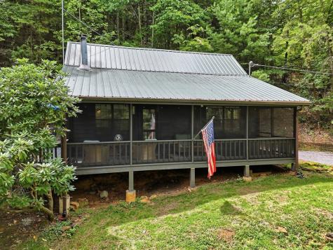 220 Oak Loop Mineral Bluff GA 30559