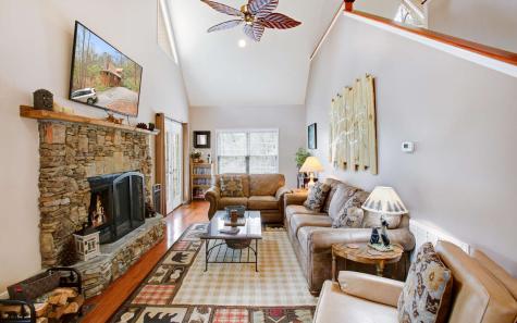 2102 Pooh Corner Hiawassee GA 30546