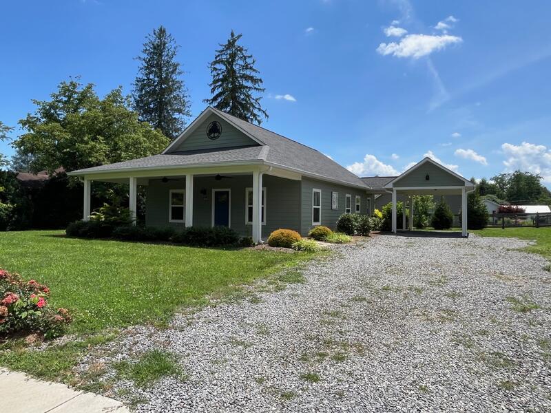28 Arlington Street Hayesville NC 28904