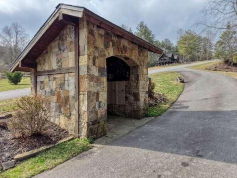 99 Old Possum Way Murphy NC 28906