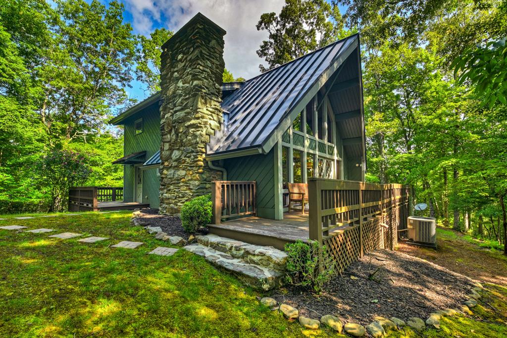 685 Cross Creek Mineral Bluff GA 30559