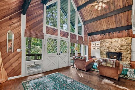 685 Cross Creek Mineral Bluff GA 30559