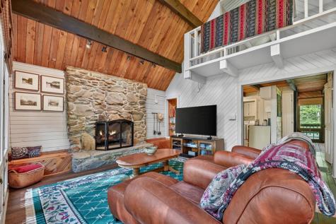 685 Cross Creek Mineral Bluff GA 30559