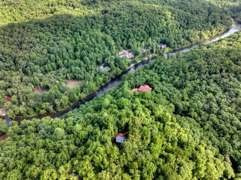 685 Cross Creek Mineral Bluff GA 30559