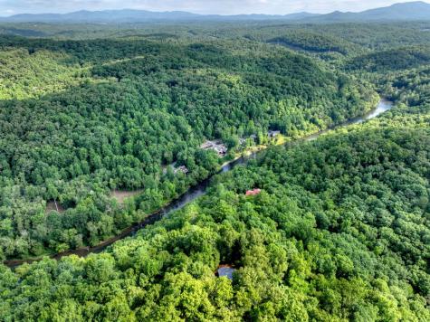 685 Cross Creek Mineral Bluff GA 30559
